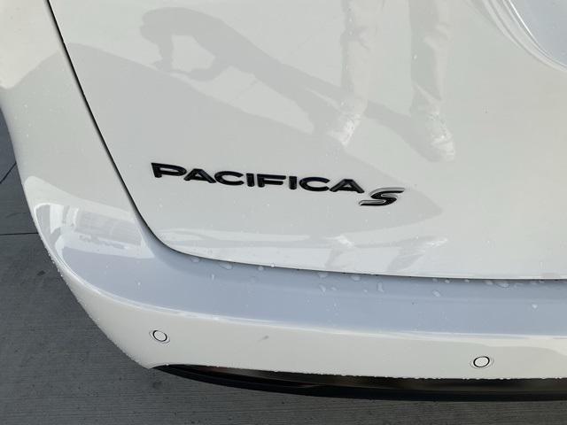 new 2024 Chrysler Pacifica car, priced at $53,942