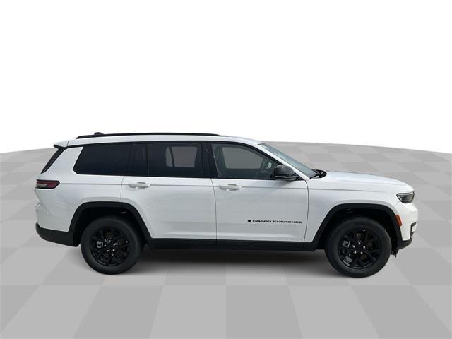 new 2024 Jeep Grand Cherokee L car, priced at $41,303