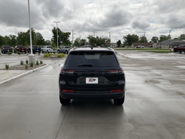 new 2024 Jeep Grand Cherokee car, priced at $60,235