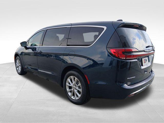 new 2025 Chrysler Pacifica car