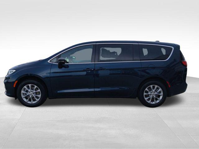 new 2025 Chrysler Pacifica car