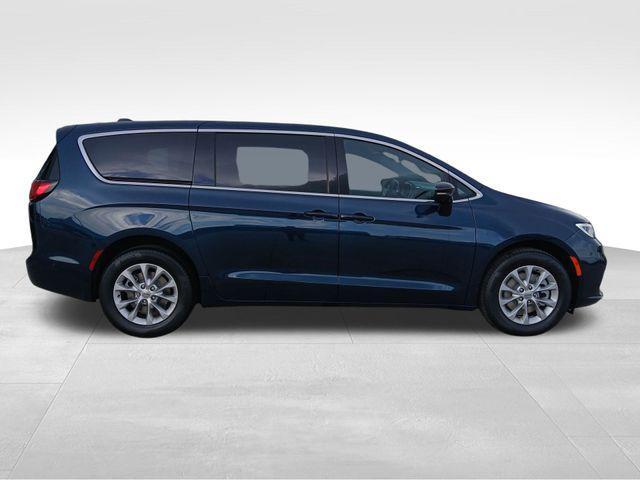 new 2025 Chrysler Pacifica car