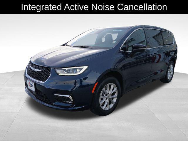 new 2025 Chrysler Pacifica car, priced at $45,665