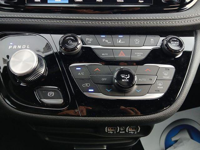 new 2025 Chrysler Pacifica car