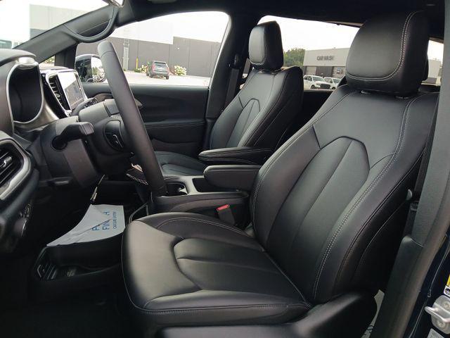 new 2025 Chrysler Pacifica car