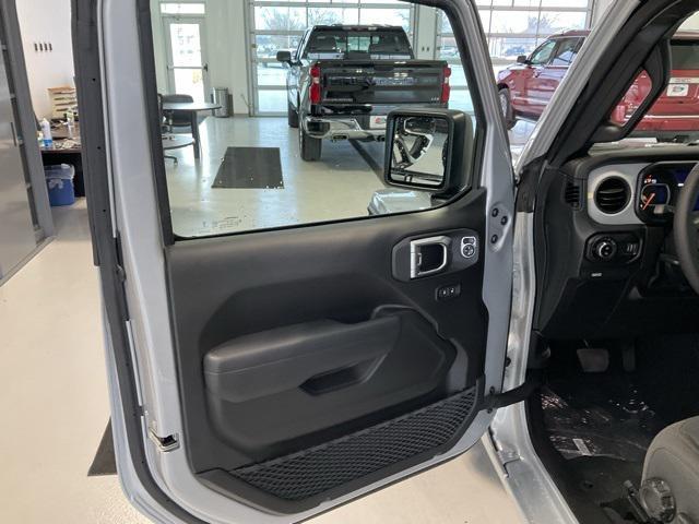 new 2024 Jeep Gladiator car, priced at $53,556