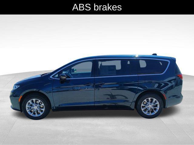 new 2025 Chrysler Pacifica car, priced at $45,601