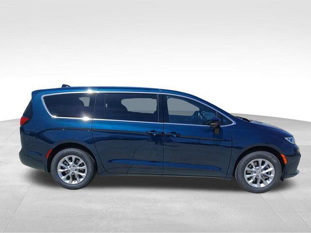 new 2025 Chrysler Pacifica car