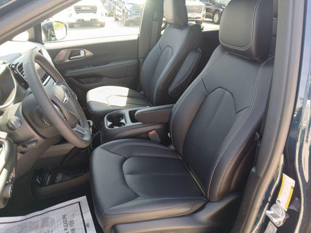 new 2025 Chrysler Pacifica car