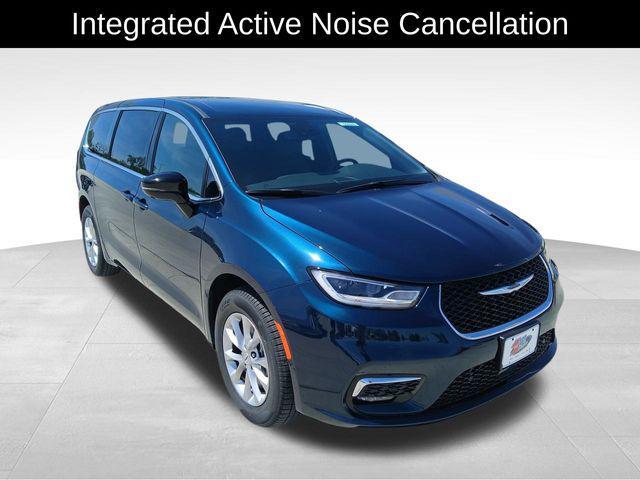 new 2025 Chrysler Pacifica car, priced at $45,601
