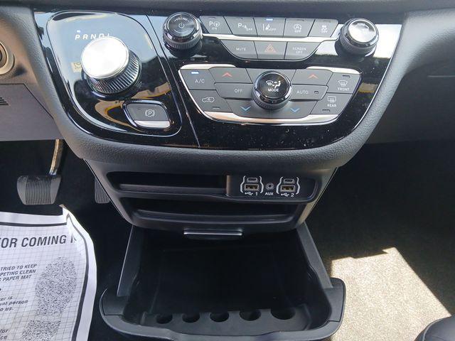 new 2025 Chrysler Pacifica car