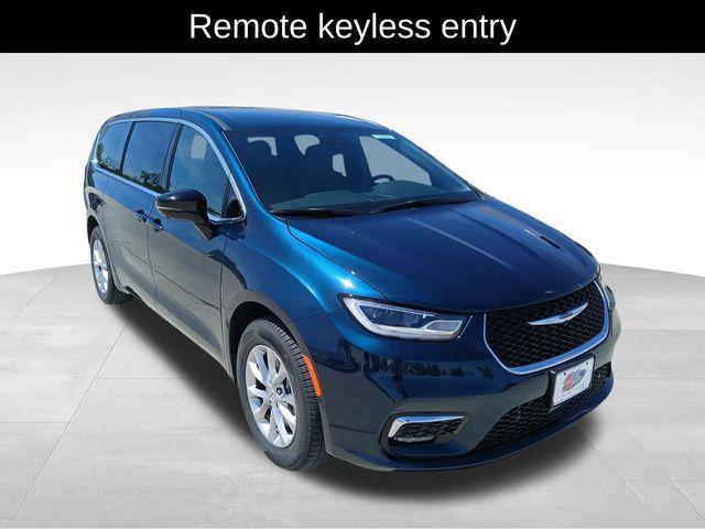 new 2025 Chrysler Pacifica car, priced at $45,601