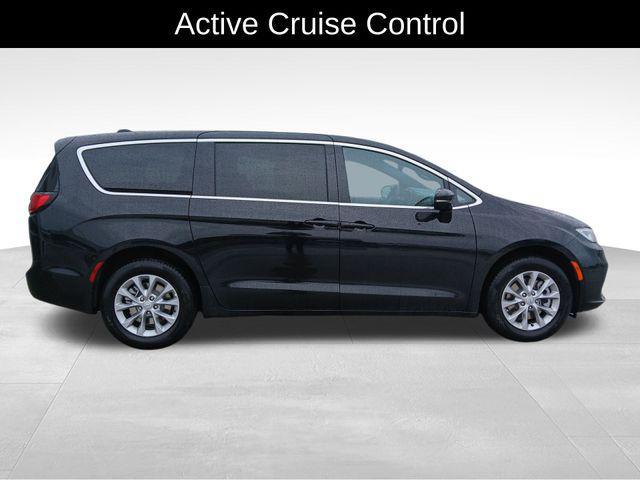 new 2025 Chrysler Pacifica car, priced at $45,461