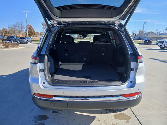 new 2025 Jeep Grand Cherokee car, priced at $40,654