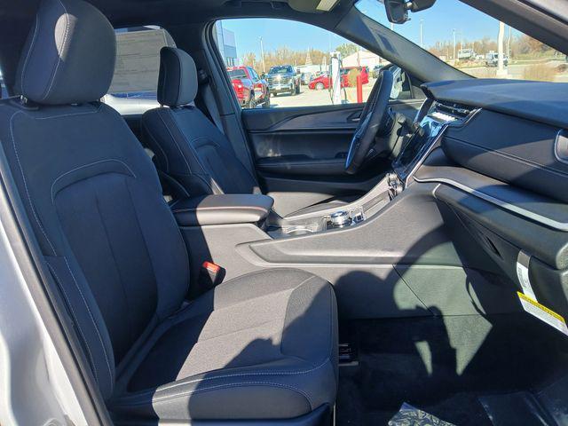 new 2025 Jeep Grand Cherokee car, priced at $40,654