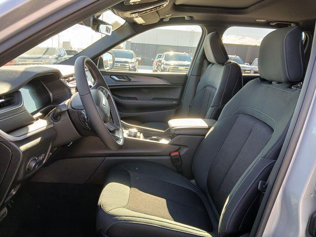 new 2025 Jeep Grand Cherokee car, priced at $40,654