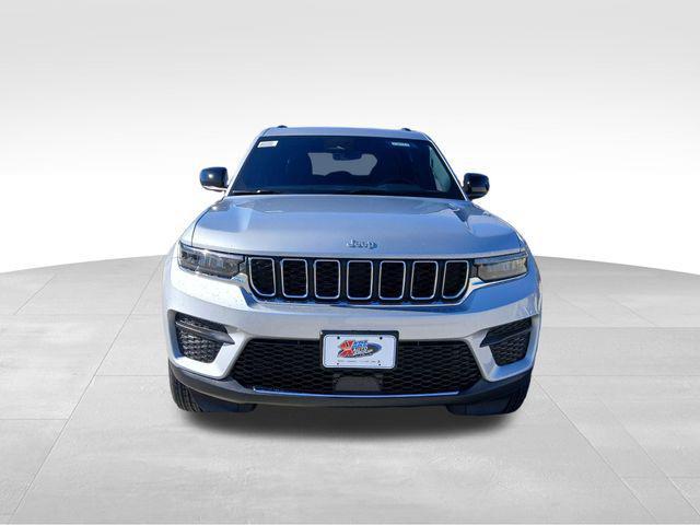 new 2025 Jeep Grand Cherokee car, priced at $40,654