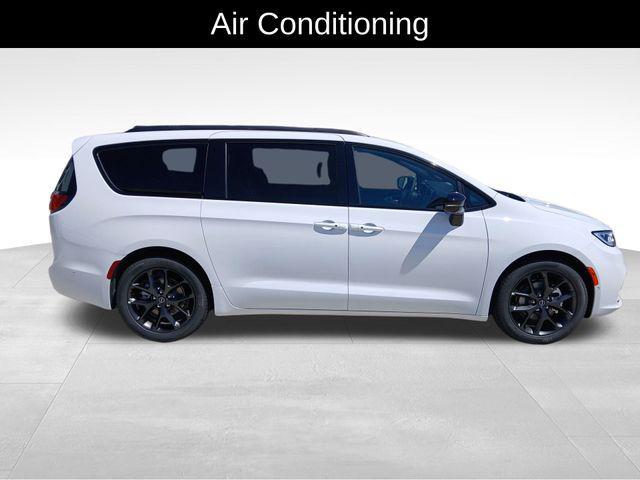 new 2025 Chrysler Pacifica car, priced at $49,411