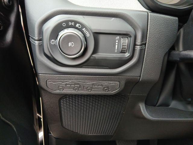 new 2025 Jeep Wrangler car, priced at $47,976