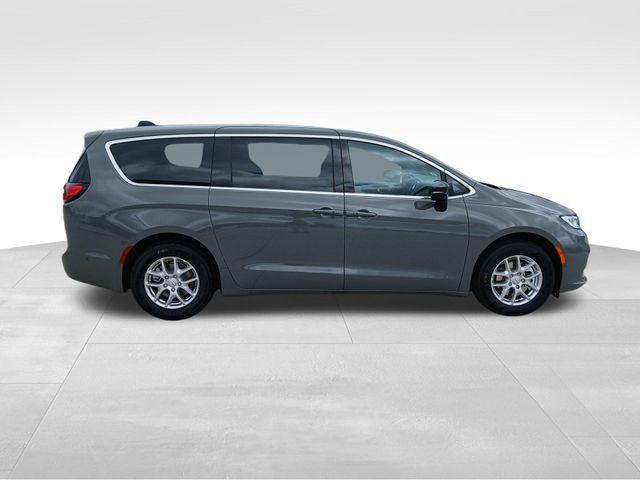new 2025 Chrysler Pacifica car, priced at $43,113