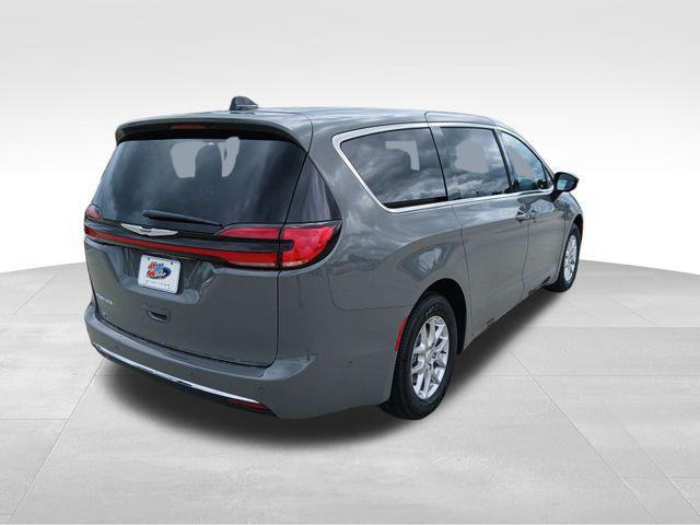 new 2025 Chrysler Pacifica car, priced at $43,113