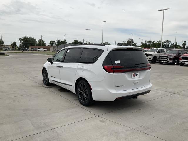 new 2024 Chrysler Pacifica car, priced at $43,185