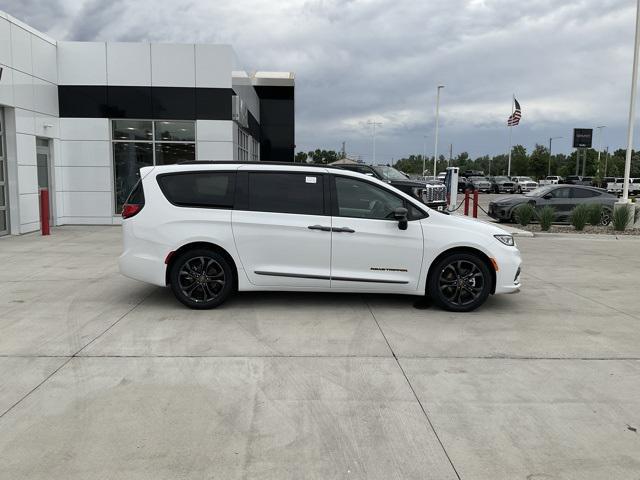 new 2024 Chrysler Pacifica car, priced at $43,185