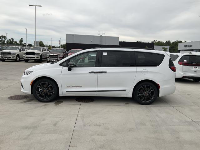 new 2024 Chrysler Pacifica car, priced at $43,185