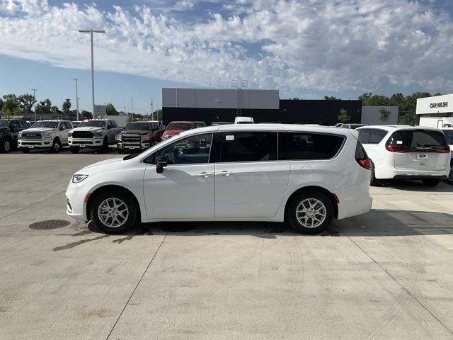 new 2024 Chrysler Pacifica car, priced at $38,861