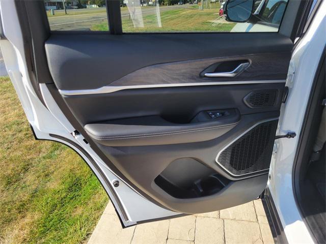 new 2025 Jeep Grand Cherokee car, priced at $50,625