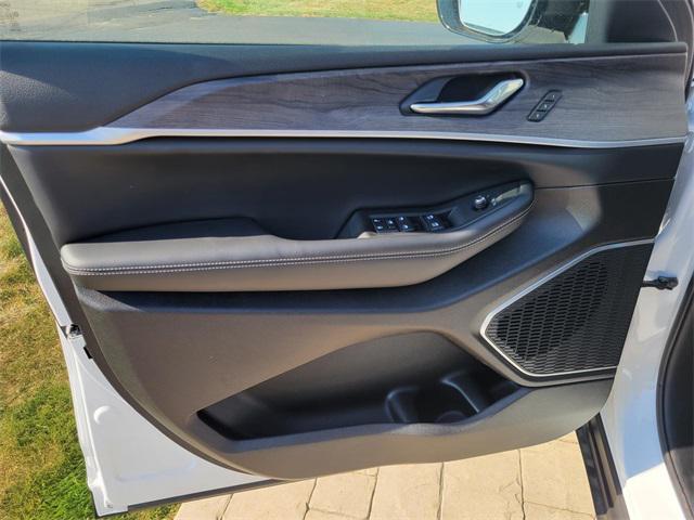 new 2025 Jeep Grand Cherokee car, priced at $50,625