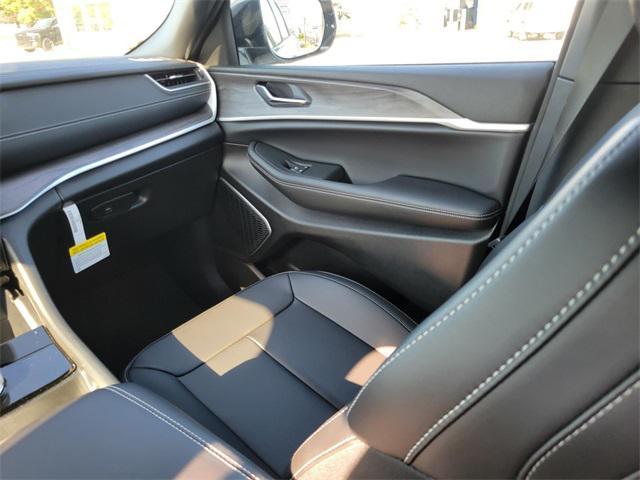 new 2025 Jeep Grand Cherokee car, priced at $50,625