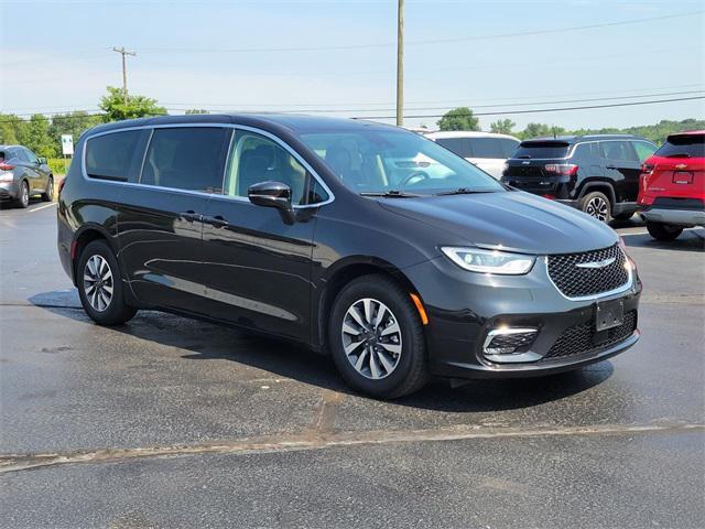 used 2024 Chrysler Pacifica Hybrid car, priced at $28,949