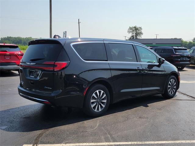 used 2024 Chrysler Pacifica Hybrid car, priced at $28,949