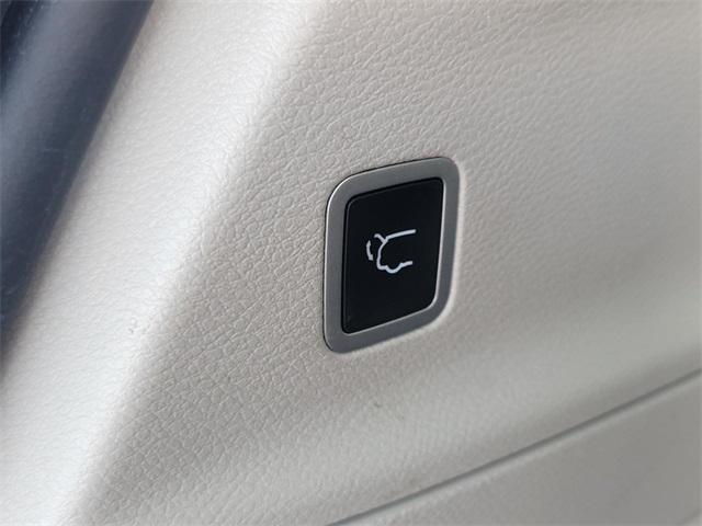 used 2024 Chrysler Pacifica Hybrid car, priced at $28,949