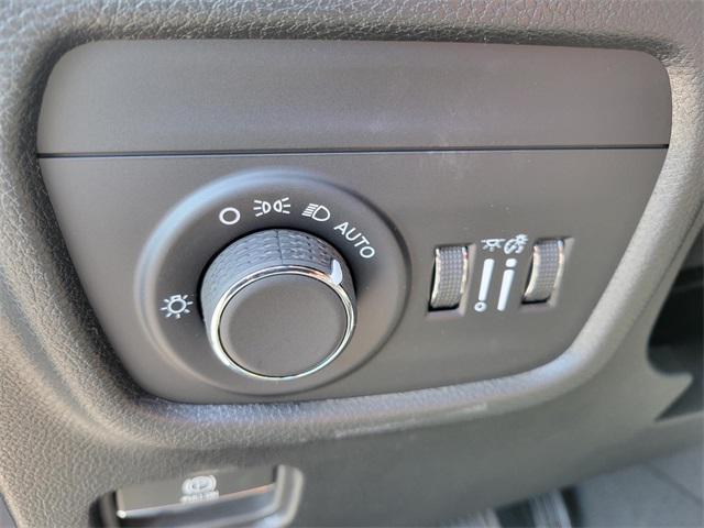 new 2025 Jeep Grand Cherokee car, priced at $47,202