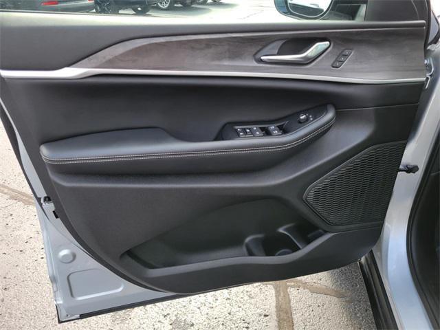 used 2024 Jeep Grand Cherokee car, priced at $35,277