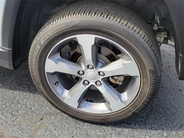 used 2024 Jeep Grand Cherokee car, priced at $35,277