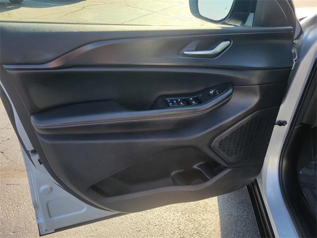 used 2023 Jeep Grand Cherokee car, priced at $29,391