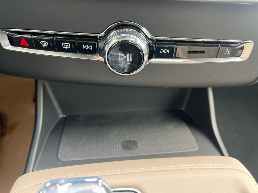 new 2025 Volvo XC90 car, priced at $65,555
