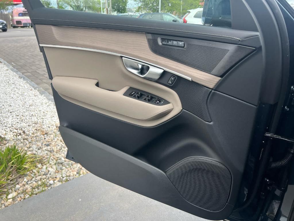 new 2025 Volvo XC90 car, priced at $65,555