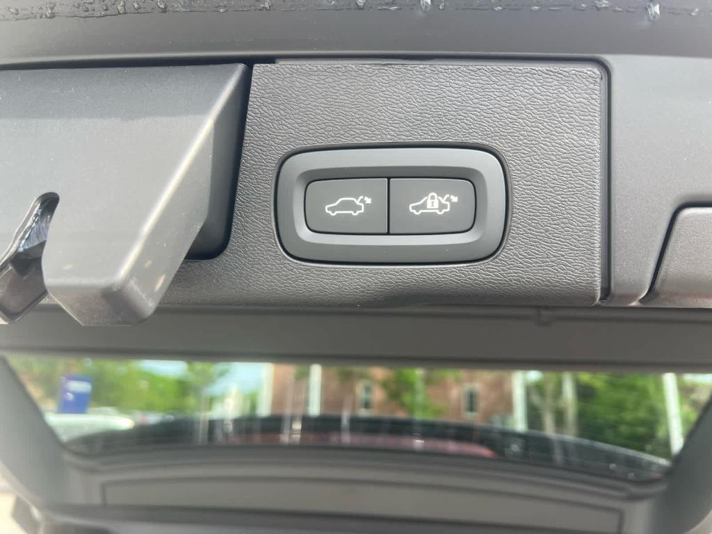 new 2025 Volvo XC60 Plug-In Hybrid car, priced at $77,550