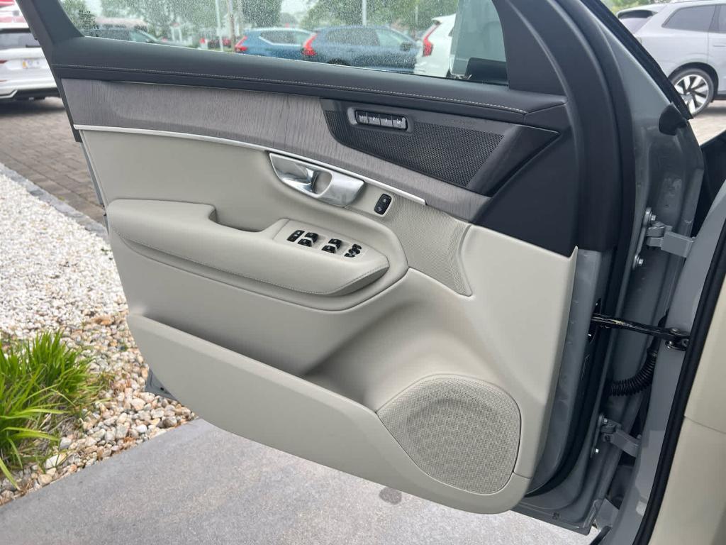 new 2025 Volvo XC90 Plug-In Hybrid car, priced at $81,685