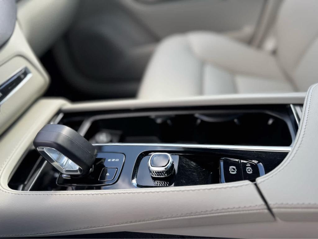 used 2024 Volvo XC90 car, priced at $40,400