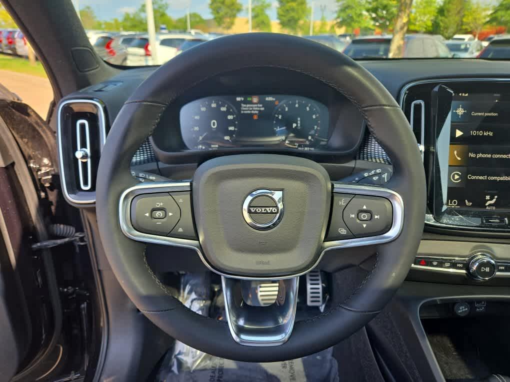 used 2022 Volvo XC40 car, priced at $30,900