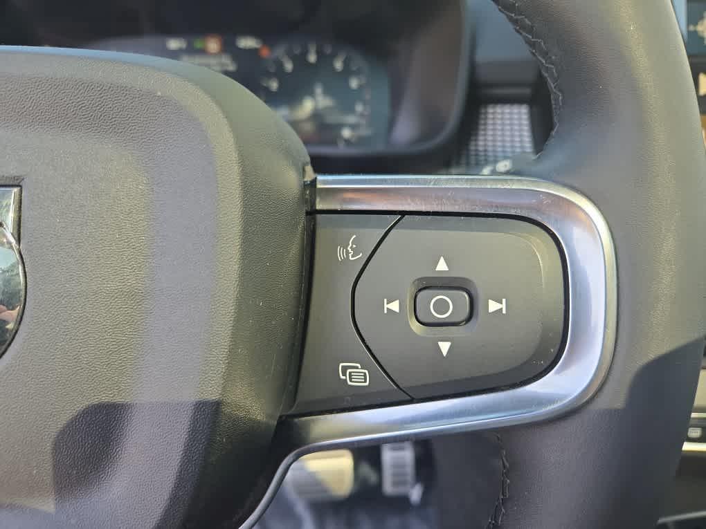 used 2022 Volvo XC40 car, priced at $30,900