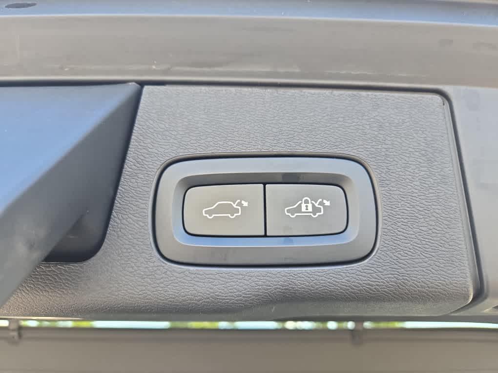 used 2023 Volvo XC60 car, priced at $37,600