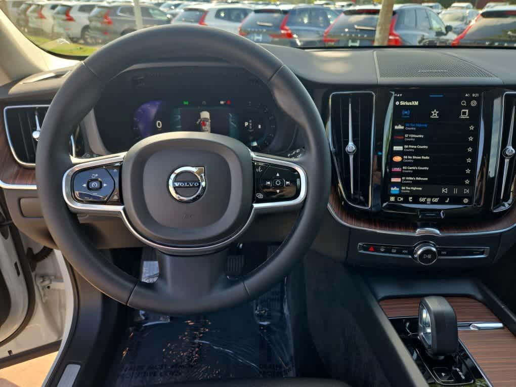 used 2023 Volvo XC60 car, priced at $37,600