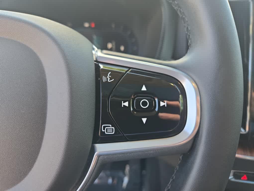 used 2023 Volvo XC60 car, priced at $37,600