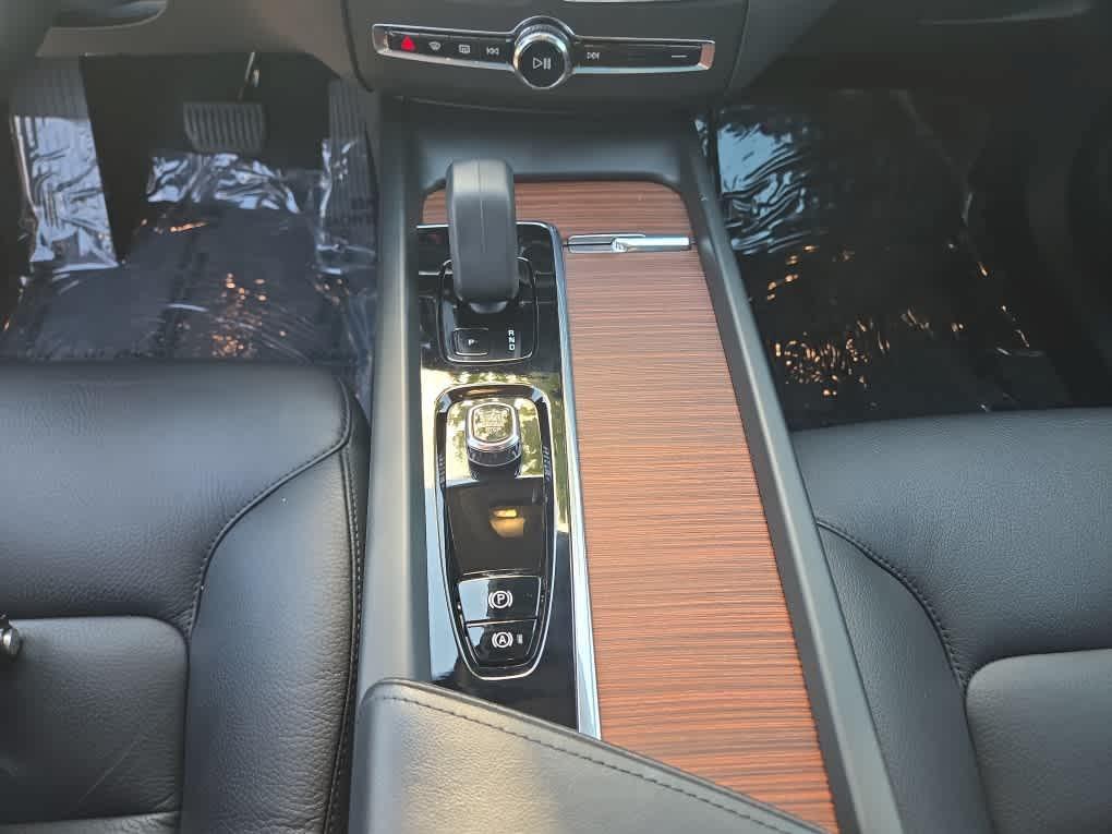 used 2023 Volvo XC60 car, priced at $37,600